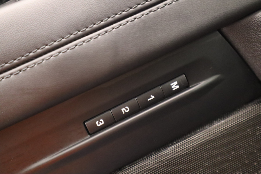 Land Rover Range Rover Evoque 1.5 P300e AWD R-Dynamic HSE Black Pack 20'' Gloss Black Memory stoelen