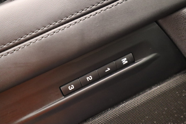 Land Rover Range Rover Evoque 1.5 P300e AWD R-Dynamic HSE Black Pack 20'' Gloss Black Memory stoelen