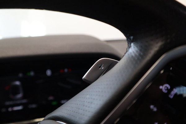 Land Rover Range Rover Evoque 1.5 P300e AWD R-Dynamic HSE Black Pack 20'' Gloss Black Memory stoelen