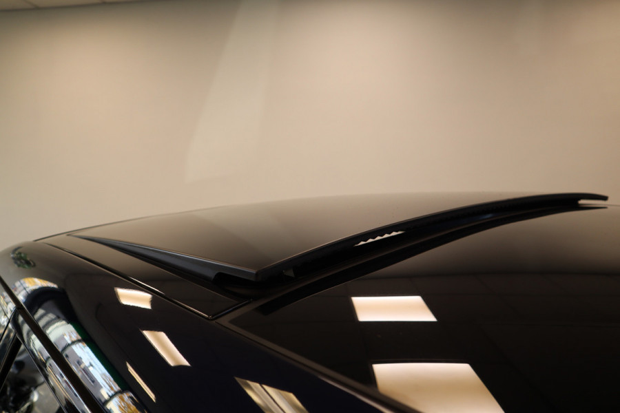 Land Rover Range Rover Evoque 1.5 P300e AWD R-Dynamic HSE Black Pack 20'' Gloss Black Memory stoelen