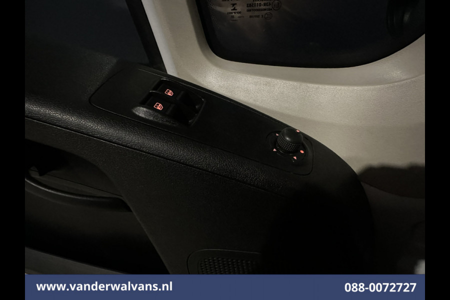 Peugeot Boxer 2.2 BlueHDi 141pk Bakwagen Laadklep Euro6 Airco | Cruisecontrol | Bijrijdersbank 955kg laadvermogen