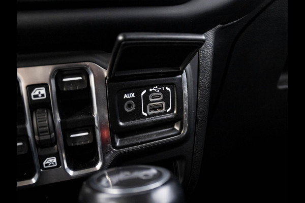 Jeep Wrangler Unlimited 2.0T Sahara | Grijs kenteken | Stoel-/Stuurverwarming | Navi |  Adapt. Cruise | Clima | Camera | Leder | Keyless | 20" Velgen