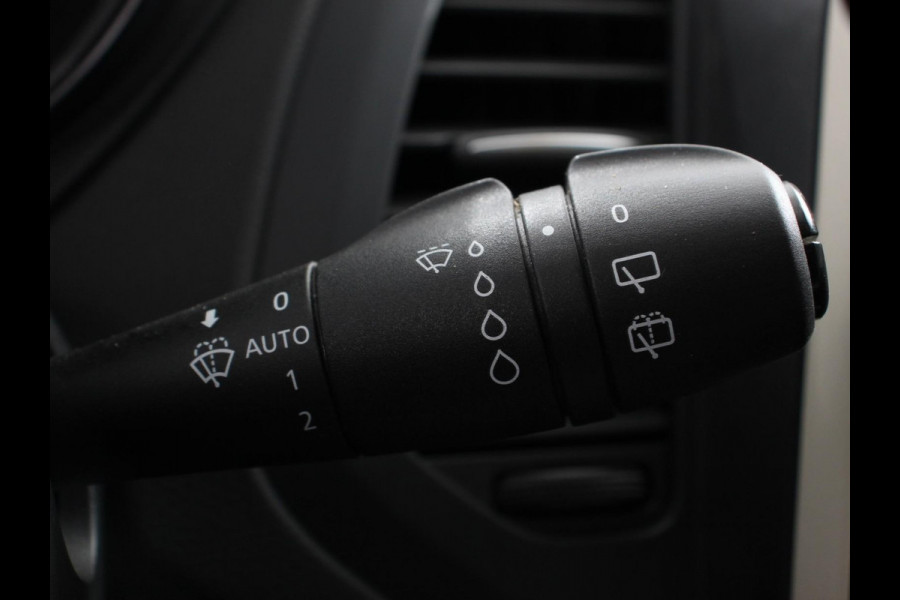 Renault Captur 0.9 TCe Intens | Navigatie | Climate Control | Parkeer Sensoren | Bluetooth | Cruise control | Lichtmetalen Velgen