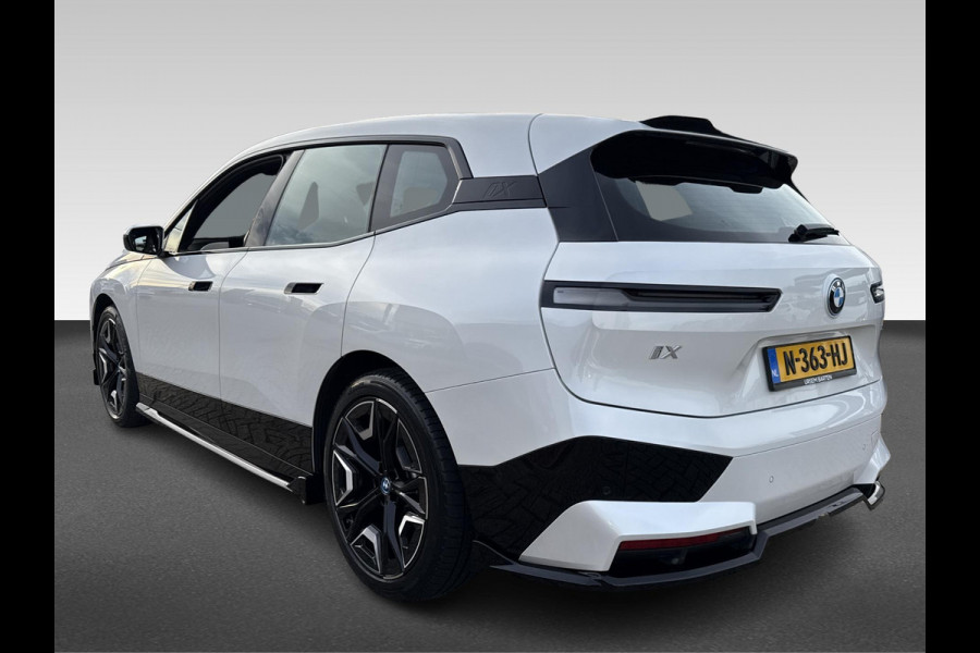 BMW iX xDrive40 High Executive 77 kWh | Pano | Elek Trekhaak | 360 Camera | Memory stoelen | Laser Light |