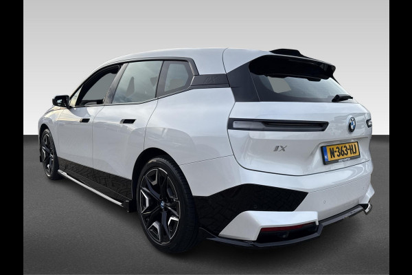 BMW iX xDrive40 High Executive 77 kWh | Pano | Elek Trekhaak | 360 Camera | Memory stoelen | Laser Light |
