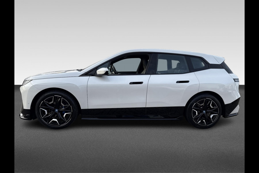 BMW iX xDrive40 High Executive 77 kWh | Pano | Elek Trekhaak | 360 Camera | Memory stoelen | Laser Light |