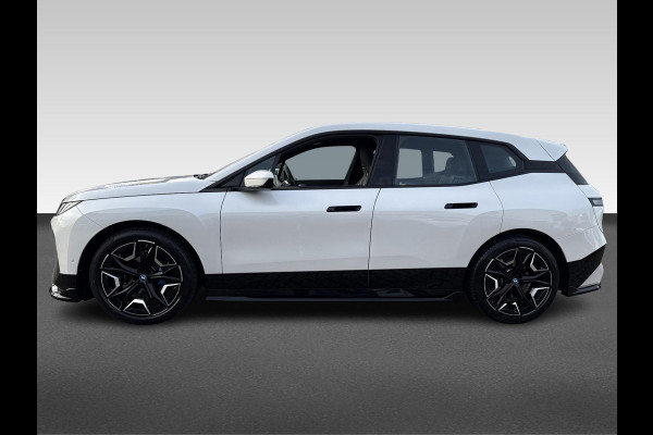 BMW iX xDrive40 High Executive 77 kWh | Pano | Elek Trekhaak | 360 Camera | Memory stoelen | Laser Light |