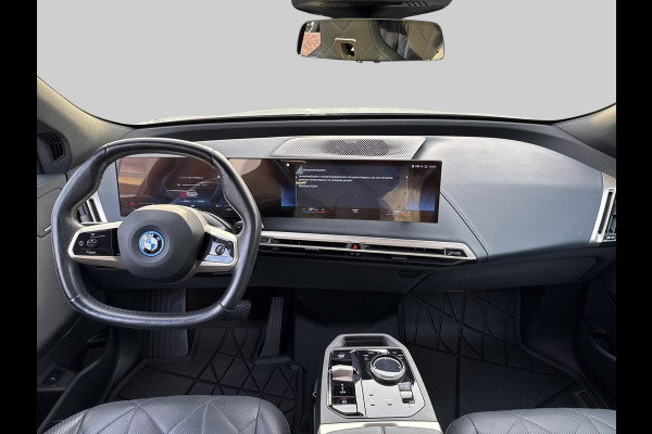 BMW iX xDrive40 High Executive 77 kWh | Pano | Elek Trekhaak | 360 Camera | Memory stoelen | Laser Light |