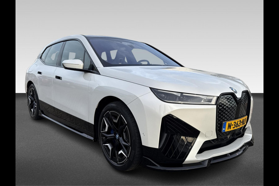 BMW iX xDrive40 High Executive 77 kWh | Pano | Elek Trekhaak | 360 Camera | Memory stoelen | Laser Light |