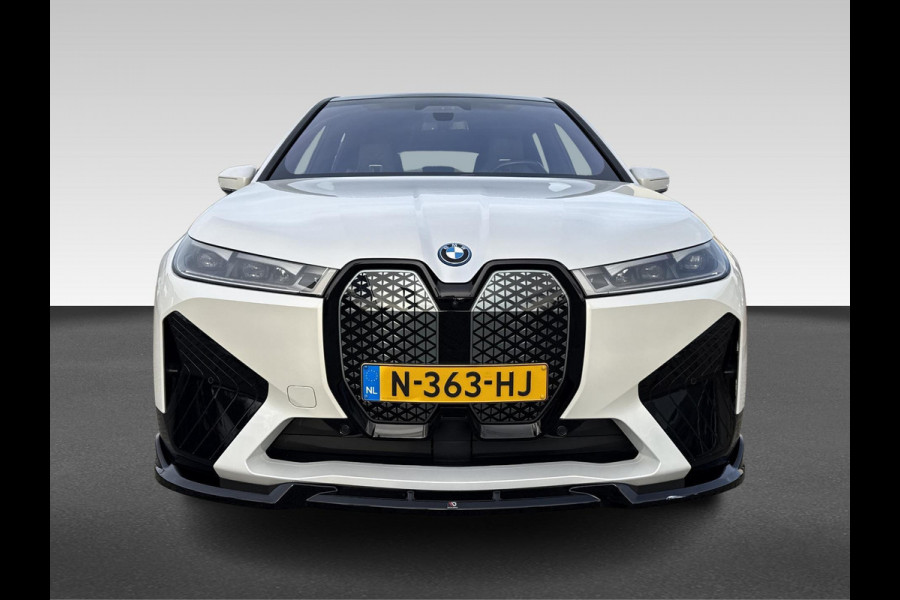 BMW iX xDrive40 High Executive 77 kWh | Pano | Elek Trekhaak | 360 Camera | Memory stoelen | Laser Light |