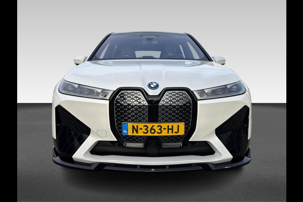 BMW iX xDrive40 High Executive 77 kWh | Pano | Elek Trekhaak | 360 Camera | Memory stoelen | Laser Light |