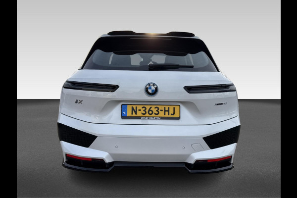 BMW iX xDrive40 High Executive 77 kWh | Pano | Elek Trekhaak | 360 Camera | Memory stoelen | Laser Light |