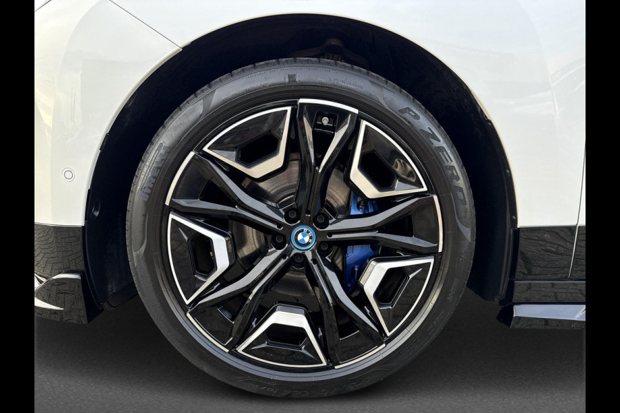 BMW iX xDrive40 High Executive 77 kWh | Pano | Elek Trekhaak | 360 Camera | Memory stoelen | Laser Light |