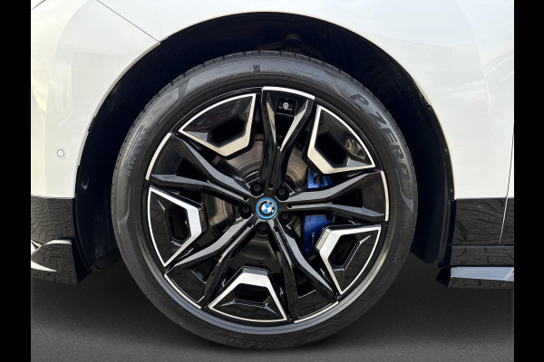 BMW iX xDrive40 High Executive 77 kWh | Pano | Elek Trekhaak | 360 Camera | Memory stoelen | Laser Light |