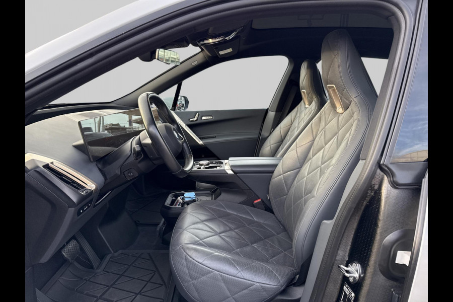 BMW iX xDrive40 High Executive 77 kWh | Pano | Elek Trekhaak | 360 Camera | Memory stoelen | Laser Light |
