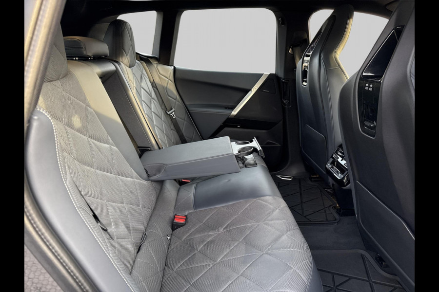 BMW iX xDrive40 High Executive 77 kWh | Pano | Elek Trekhaak | 360 Camera | Memory stoelen | Laser Light |