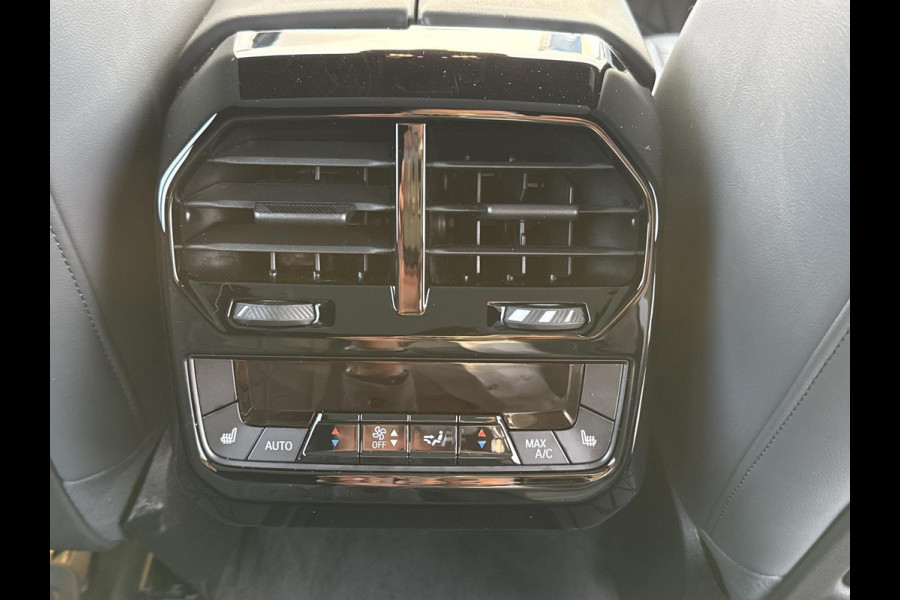 BMW iX xDrive40 High Executive 77 kWh | Pano | Elek Trekhaak | 360 Camera | Memory stoelen | Laser Light |