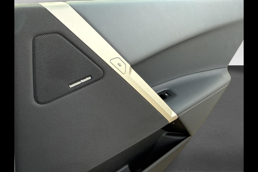 BMW iX xDrive40 High Executive 77 kWh | Pano | Elek Trekhaak | 360 Camera | Memory stoelen | Laser Light |