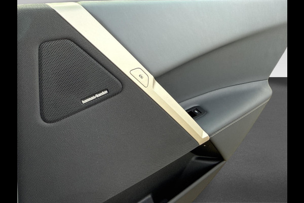 BMW iX xDrive40 High Executive 77 kWh | Pano | Elek Trekhaak | 360 Camera | Memory stoelen | Laser Light |