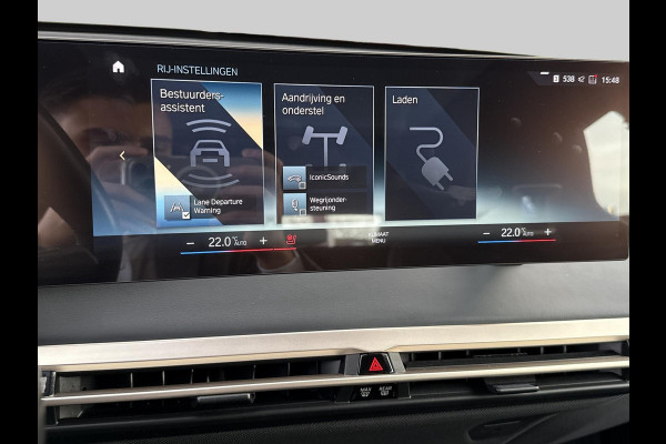 BMW iX xDrive40 High Executive 77 kWh | Pano | Elek Trekhaak | 360 Camera | Memory stoelen | Laser Light |