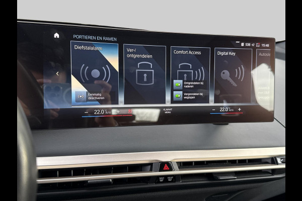 BMW iX xDrive40 High Executive 77 kWh | Pano | Elek Trekhaak | 360 Camera | Memory stoelen | Laser Light |