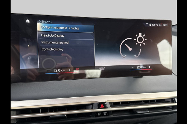 BMW iX xDrive40 High Executive 77 kWh | Pano | Elek Trekhaak | 360 Camera | Memory stoelen | Laser Light |