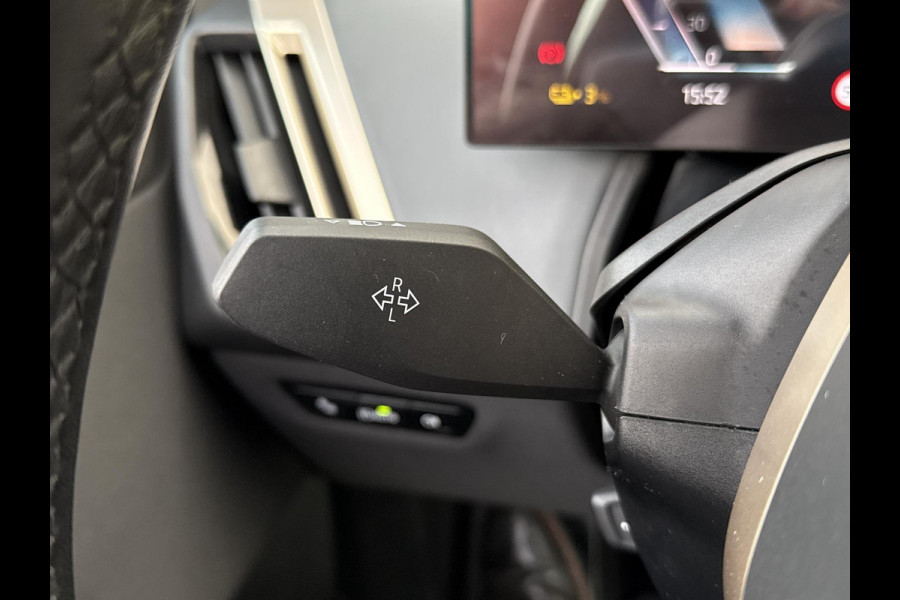 BMW iX xDrive40 High Executive 77 kWh | Pano | Elek Trekhaak | 360 Camera | Memory stoelen | Laser Light |