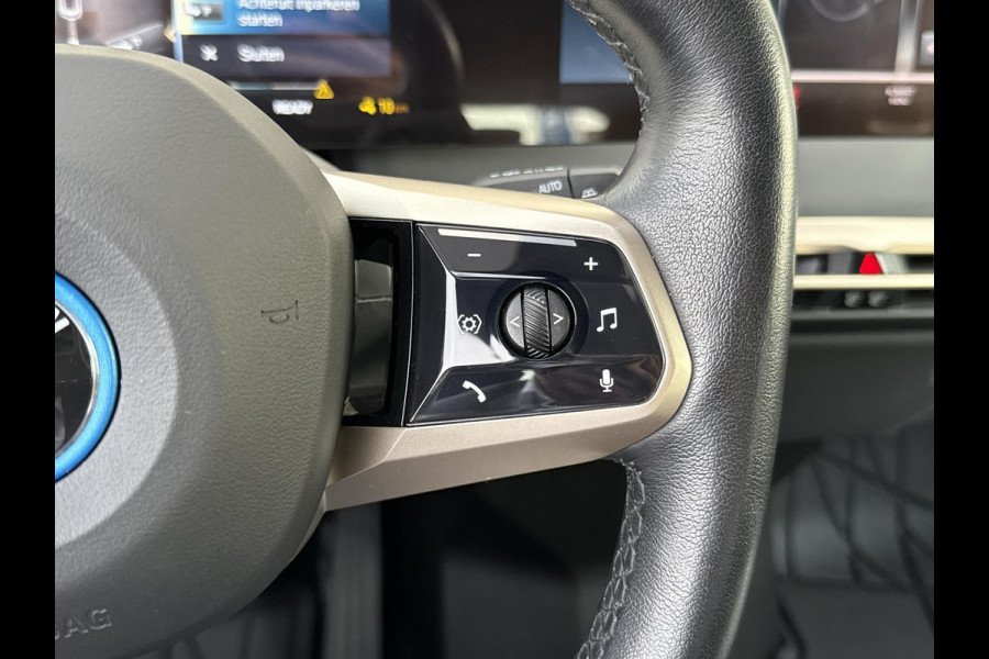 BMW iX xDrive40 High Executive 77 kWh | Pano | Elek Trekhaak | 360 Camera | Memory stoelen | Laser Light |