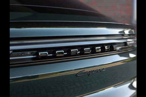 Porsche Cayenne Coupé 3.0 E-Hybrid | PTS Goodwood Green - Pano - Luchtvering