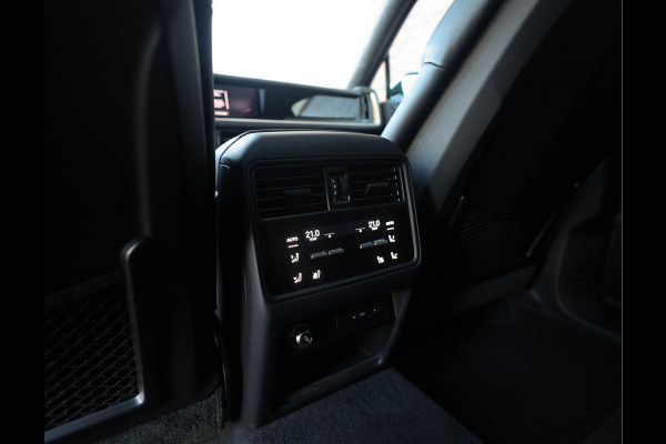 Porsche Cayenne Coupé 3.0 E-Hybrid | PTS Goodwood Green - Pano - Luchtvering