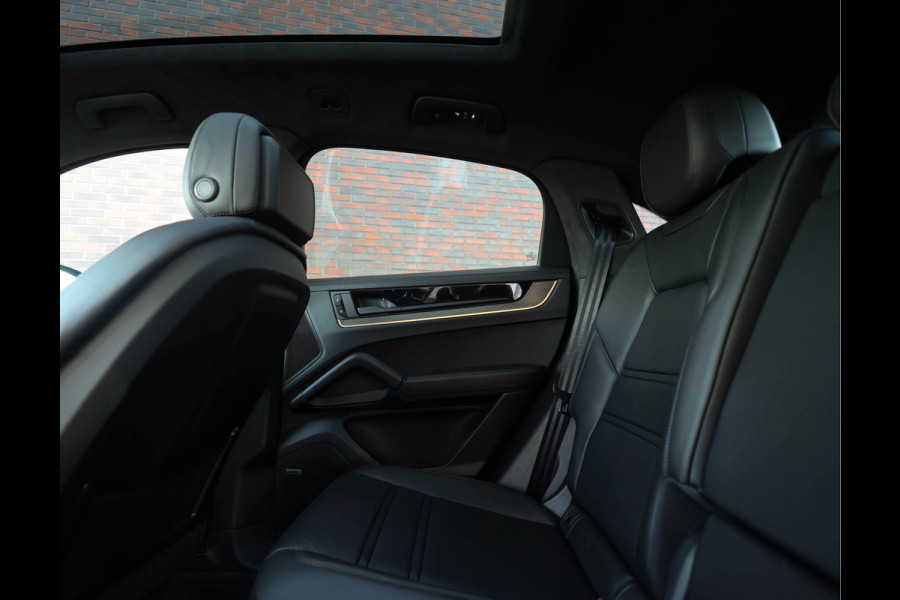 Porsche Cayenne Coupé 3.0 E-Hybrid | PTS Goodwood Green - Pano - Luchtvering