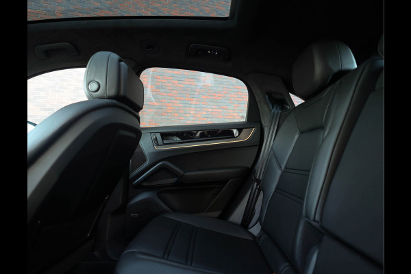 Porsche Cayenne Coupé 3.0 E-Hybrid | PTS Goodwood Green - Pano - Luchtvering
