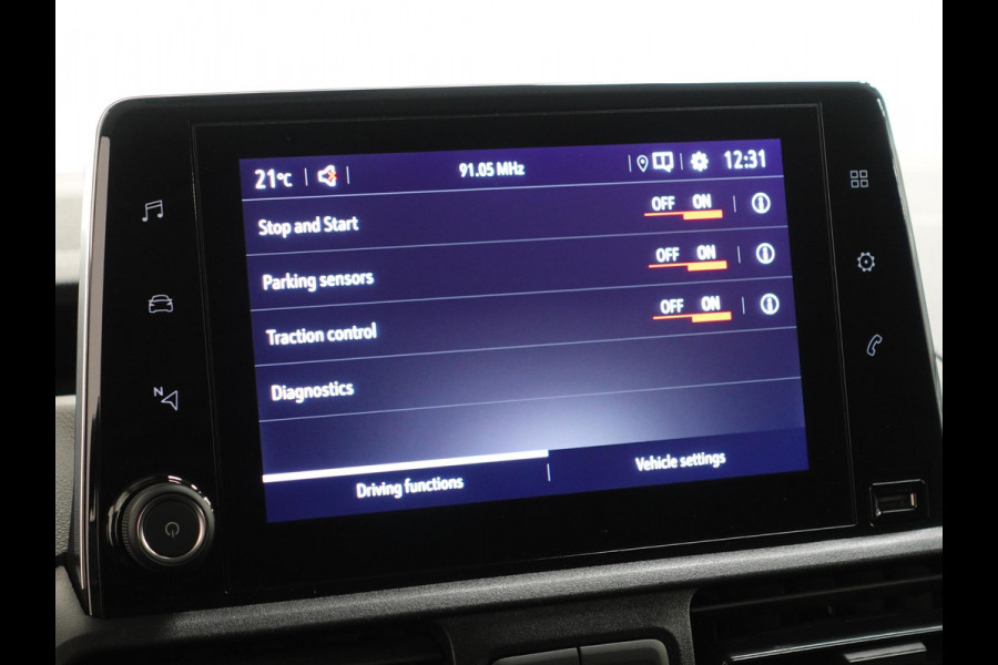 Opel Combo 1.5D 130pk Automaat L1H1 Edition | Navigatie | Apple Carplay/Android Auto | Parkeer sensoren | DAB | Airco | Dakrails | Trekhaak | Lat om lat laadruimte