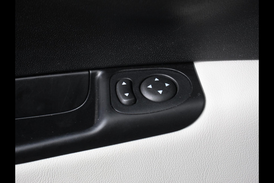 Fiat 500 1.0 Hybrid Dolcevita | Climate control | Cruise control | Panorama dak | Parkeersensor achter | Radio Apple Carplay/ Android Auto