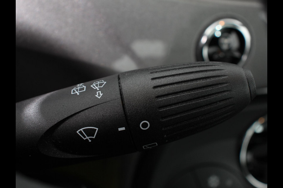 Fiat 500 1.0 Hybrid Dolcevita | Climate control | Cruise control | Panorama dak | Parkeersensor achter | Radio Apple Carplay/ Android Auto