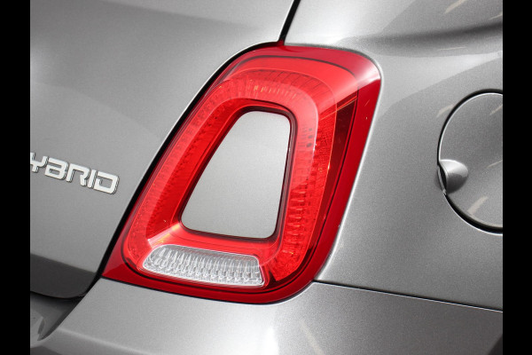 Fiat 500 1.0 Hybrid Dolcevita | Climate control | Cruise control | Panorama dak | Parkeersensor achter | Radio Apple Carplay/ Android Auto