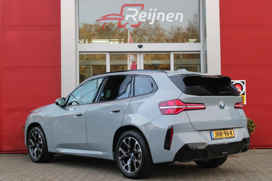 BMW X3 30e xDRIVE M-SPORT 299PK | M-SPORTPAKKET 337 MET O.A. M AERODYNAMICA PAKKET - SHADOWLINE RAAMOMLIJSTING - M-SPORT ONDERSTEL - M-INTERIEUR PAKKET - VEGANZA LEDEREN BEKLEDING - M-SPORT INTERIEURLIJSTEN - M-SPORTSTUUR - M ZWARTE HEMELBEKLEDING | PREMIUM PACK MET O.A. LENDESTEUN ELEKTRISCH VERSTELBAAR OP DE VOORSTOELEN - HARMAN KARDON PREMIUM ADIO - TRAVEL EN COMFORT SYSTEM - ADAPTIEVE FULL LED KOPLAMPEN | PROFESSIONAL PACK MET O.A. PARKING ASSISTANT PLUS - DRIVING ASSISTANT PLUS - INTERIEUR CAMERA - BMW LIVE COCKPIT PROFESSIONAL | ELEKTRISCHE VERSTELBARE SPORTSTOELEM MET