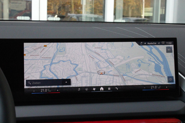 BMW X3 30e xDRIVE M-SPORT 299PK | M-SPORTPAKKET 337 MET O.A. M AERODYNAMICA PAKKET - SHADOWLINE RAAMOMLIJSTING - M-SPORT ONDERSTEL - M-INTERIEUR PAKKET - VEGANZA LEDEREN BEKLEDING - M-SPORT INTERIEURLIJSTEN - M-SPORTSTUUR - M ZWARTE HEMELBEKLEDING | PREMIUM PACK MET O.A. LENDESTEUN ELEKTRISCH VERSTELBAAR OP DE VOORSTOELEN - HARMAN KARDON PREMIUM ADIO - TRAVEL EN COMFORT SYSTEM - ADAPTIEVE FULL LED KOPLAMPEN | PROFESSIONAL PACK MET O.A. PARKING ASSISTANT PLUS - DRIVING ASSISTANT PLUS - INTERIEUR CAMERA - BMW LIVE COCKPIT PROFESSIONAL | ELEKTRISCHE VERSTELBARE SPORTSTOELEM MET