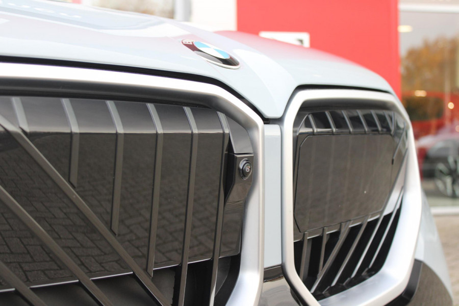 BMW X3 30e xDRIVE M-SPORT 299PK | M-SPORTPAKKET 337 MET O.A. M AERODYNAMICA PAKKET - SHADOWLINE RAAMOMLIJSTING - M-SPORT ONDERSTEL - M-INTERIEUR PAKKET - VEGANZA LEDEREN BEKLEDING - M-SPORT INTERIEURLIJSTEN - M-SPORTSTUUR - M ZWARTE HEMELBEKLEDING | PREMIUM PACK MET O.A. LENDESTEUN ELEKTRISCH VERSTELBAAR OP DE VOORSTOELEN - HARMAN KARDON PREMIUM ADIO - TRAVEL EN COMFORT SYSTEM - ADAPTIEVE FULL LED KOPLAMPEN | PROFESSIONAL PACK MET O.A. PARKING ASSISTANT PLUS - DRIVING ASSISTANT PLUS - INTERIEUR CAMERA - BMW LIVE COCKPIT PROFESSIONAL | ELEKTRISCHE VERSTELBARE SPORTSTOELEM MET