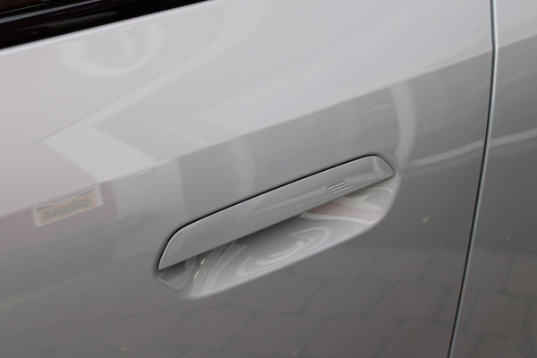 BMW X3 30e xDRIVE M-SPORT 299PK | M-SPORTPAKKET 337 MET O.A. M AERODYNAMICA PAKKET - SHADOWLINE RAAMOMLIJSTING - M-SPORT ONDERSTEL - M-INTERIEUR PAKKET - VEGANZA LEDEREN BEKLEDING - M-SPORT INTERIEURLIJSTEN - M-SPORTSTUUR - M ZWARTE HEMELBEKLEDING | PREMIUM PACK MET O.A. LENDESTEUN ELEKTRISCH VERSTELBAAR OP DE VOORSTOELEN - HARMAN KARDON PREMIUM ADIO - TRAVEL EN COMFORT SYSTEM - ADAPTIEVE FULL LED KOPLAMPEN | PROFESSIONAL PACK MET O.A. PARKING ASSISTANT PLUS - DRIVING ASSISTANT PLUS - INTERIEUR CAMERA - BMW LIVE COCKPIT PROFESSIONAL | ELEKTRISCHE VERSTELBARE SPORTSTOELEM MET