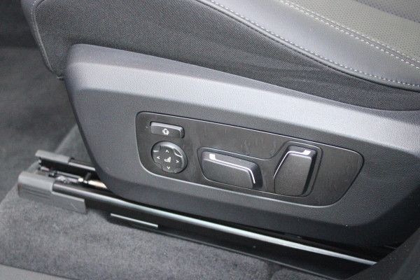 BMW X3 30e xDRIVE M-SPORT 299PK | M-SPORTPAKKET 337 MET O.A. M AERODYNAMICA PAKKET - SHADOWLINE RAAMOMLIJSTING - M-SPORT ONDERSTEL - M-INTERIEUR PAKKET - VEGANZA LEDEREN BEKLEDING - M-SPORT INTERIEURLIJSTEN - M-SPORTSTUUR - M ZWARTE HEMELBEKLEDING | PREMIUM PACK MET O.A. LENDESTEUN ELEKTRISCH VERSTELBAAR OP DE VOORSTOELEN - HARMAN KARDON PREMIUM ADIO - TRAVEL EN COMFORT SYSTEM - ADAPTIEVE FULL LED KOPLAMPEN | PROFESSIONAL PACK MET O.A. PARKING ASSISTANT PLUS - DRIVING ASSISTANT PLUS - INTERIEUR CAMERA - BMW LIVE COCKPIT PROFESSIONAL | ELEKTRISCHE VERSTELBARE SPORTSTOELEM MET