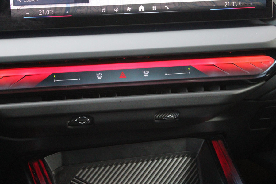 BMW X3 30e xDRIVE M-SPORT 299PK | M-SPORTPAKKET 337 MET O.A. M AERODYNAMICA PAKKET - SHADOWLINE RAAMOMLIJSTING - M-SPORT ONDERSTEL - M-INTERIEUR PAKKET - VEGANZA LEDEREN BEKLEDING - M-SPORT INTERIEURLIJSTEN - M-SPORTSTUUR - M ZWARTE HEMELBEKLEDING | PREMIUM PACK MET O.A. LENDESTEUN ELEKTRISCH VERSTELBAAR OP DE VOORSTOELEN - HARMAN KARDON PREMIUM ADIO - TRAVEL EN COMFORT SYSTEM - ADAPTIEVE FULL LED KOPLAMPEN | PROFESSIONAL PACK MET O.A. PARKING ASSISTANT PLUS - DRIVING ASSISTANT PLUS - INTERIEUR CAMERA - BMW LIVE COCKPIT PROFESSIONAL | ELEKTRISCHE VERSTELBARE SPORTSTOELEM MET