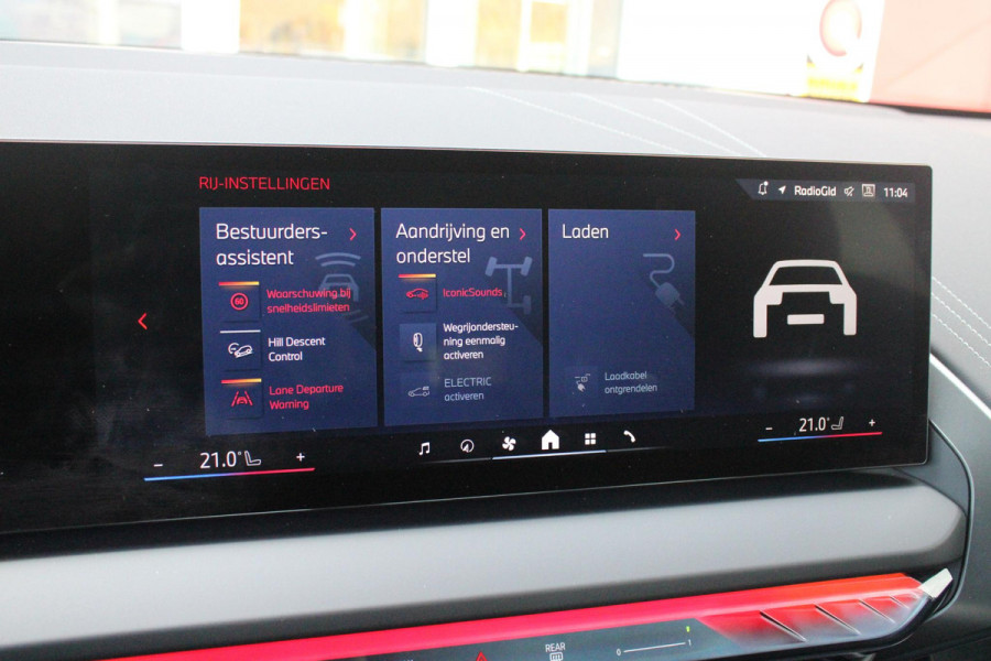 BMW X3 30e xDRIVE M-SPORT 299PK | M-SPORTPAKKET 337 MET O.A. M AERODYNAMICA PAKKET - SHADOWLINE RAAMOMLIJSTING - M-SPORT ONDERSTEL - M-INTERIEUR PAKKET - VEGANZA LEDEREN BEKLEDING - M-SPORT INTERIEURLIJSTEN - M-SPORTSTUUR - M ZWARTE HEMELBEKLEDING | PREMIUM PACK MET O.A. LENDESTEUN ELEKTRISCH VERSTELBAAR OP DE VOORSTOELEN - HARMAN KARDON PREMIUM ADIO - TRAVEL EN COMFORT SYSTEM - ADAPTIEVE FULL LED KOPLAMPEN | PROFESSIONAL PACK MET O.A. PARKING ASSISTANT PLUS - DRIVING ASSISTANT PLUS - INTERIEUR CAMERA - BMW LIVE COCKPIT PROFESSIONAL | ELEKTRISCHE VERSTELBARE SPORTSTOELEM MET