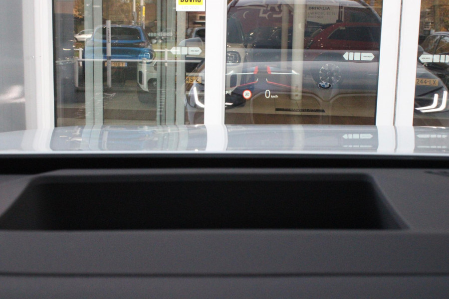 BMW X3 30e xDRIVE M-SPORT 299PK | M-SPORTPAKKET 337 MET O.A. M AERODYNAMICA PAKKET - SHADOWLINE RAAMOMLIJSTING - M-SPORT ONDERSTEL - M-INTERIEUR PAKKET - VEGANZA LEDEREN BEKLEDING - M-SPORT INTERIEURLIJSTEN - M-SPORTSTUUR - M ZWARTE HEMELBEKLEDING | PREMIUM PACK MET O.A. LENDESTEUN ELEKTRISCH VERSTELBAAR OP DE VOORSTOELEN - HARMAN KARDON PREMIUM ADIO - TRAVEL EN COMFORT SYSTEM - ADAPTIEVE FULL LED KOPLAMPEN | PROFESSIONAL PACK MET O.A. PARKING ASSISTANT PLUS - DRIVING ASSISTANT PLUS - INTERIEUR CAMERA - BMW LIVE COCKPIT PROFESSIONAL | ELEKTRISCHE VERSTELBARE SPORTSTOELEM MET