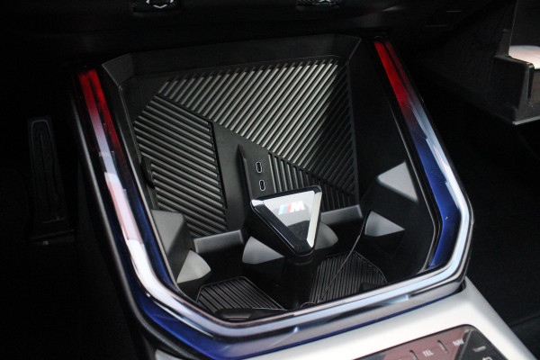 BMW X3 30e xDRIVE M-SPORT 299PK | M-SPORTPAKKET 337 MET O.A. M AERODYNAMICA PAKKET - SHADOWLINE RAAMOMLIJSTING - M-SPORT ONDERSTEL - M-INTERIEUR PAKKET - VEGANZA LEDEREN BEKLEDING - M-SPORT INTERIEURLIJSTEN - M-SPORTSTUUR - M ZWARTE HEMELBEKLEDING | PREMIUM PACK MET O.A. LENDESTEUN ELEKTRISCH VERSTELBAAR OP DE VOORSTOELEN - HARMAN KARDON PREMIUM ADIO - TRAVEL EN COMFORT SYSTEM - ADAPTIEVE FULL LED KOPLAMPEN | PROFESSIONAL PACK MET O.A. PARKING ASSISTANT PLUS - DRIVING ASSISTANT PLUS - INTERIEUR CAMERA - BMW LIVE COCKPIT PROFESSIONAL | ELEKTRISCHE VERSTELBARE SPORTSTOELEM MET