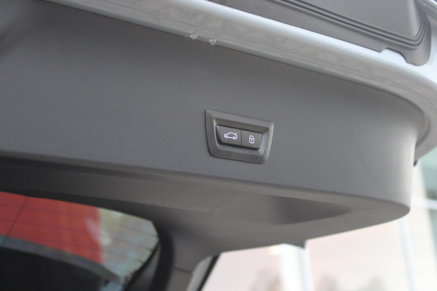 BMW X3 30e xDRIVE M-SPORT 299PK | M-SPORTPAKKET 337 MET O.A. M AERODYNAMICA PAKKET - SHADOWLINE RAAMOMLIJSTING - M-SPORT ONDERSTEL - M-INTERIEUR PAKKET - VEGANZA LEDEREN BEKLEDING - M-SPORT INTERIEURLIJSTEN - M-SPORTSTUUR - M ZWARTE HEMELBEKLEDING | PREMIUM PACK MET O.A. LENDESTEUN ELEKTRISCH VERSTELBAAR OP DE VOORSTOELEN - HARMAN KARDON PREMIUM ADIO - TRAVEL EN COMFORT SYSTEM - ADAPTIEVE FULL LED KOPLAMPEN | PROFESSIONAL PACK MET O.A. PARKING ASSISTANT PLUS - DRIVING ASSISTANT PLUS - INTERIEUR CAMERA - BMW LIVE COCKPIT PROFESSIONAL | ELEKTRISCHE VERSTELBARE SPORTSTOELEM MET