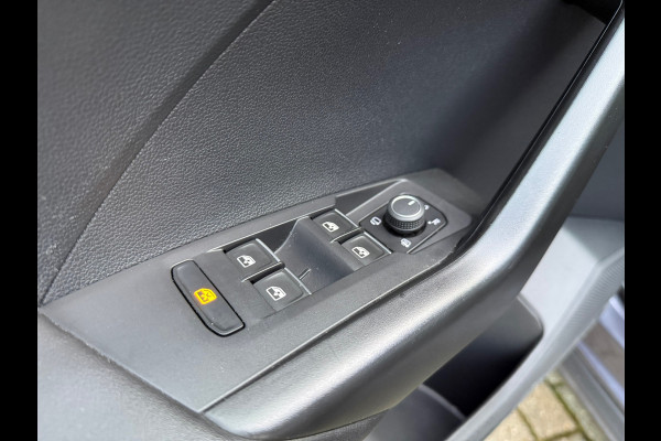 Volkswagen T-Cross 1.5 TSI 150pk Style - Automaat - Navi Apple/Android - Parkeerhulp - Climate