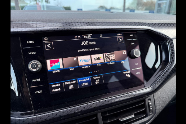 Volkswagen T-Cross 1.5 TSI 150pk Style - Automaat - Navi Apple/Android - Parkeerhulp - Climate