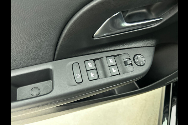 Opel Corsa 1.2 Turbo 136pk Hybrid GS Auto. Navigatie Apple Carplay/ Android Auto Camera Parkeersensoren Cruise Control Stoel- en stuurverwarming Airco Lichtmetalen velgen Getinte ramen