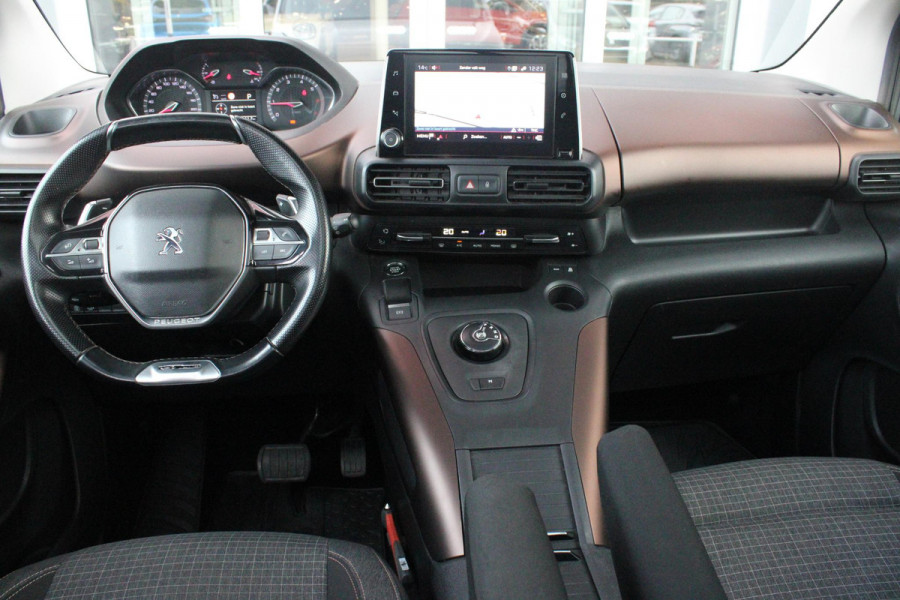 Peugeot Rifter 1.2 130PK AUTOMAAT GT-LINE | PANORAMA DAK INCL. BAGAGE DEK | TREKHAAK | NAVIGATIE | APPLE CARPLAY/ANDROID AUTO | PARKEERSENSOREN ACHTER | LICHTMETALEN VELGEN | CLIMATE CONTROL | CRUISE CONTROL | DAB+ RADIO |